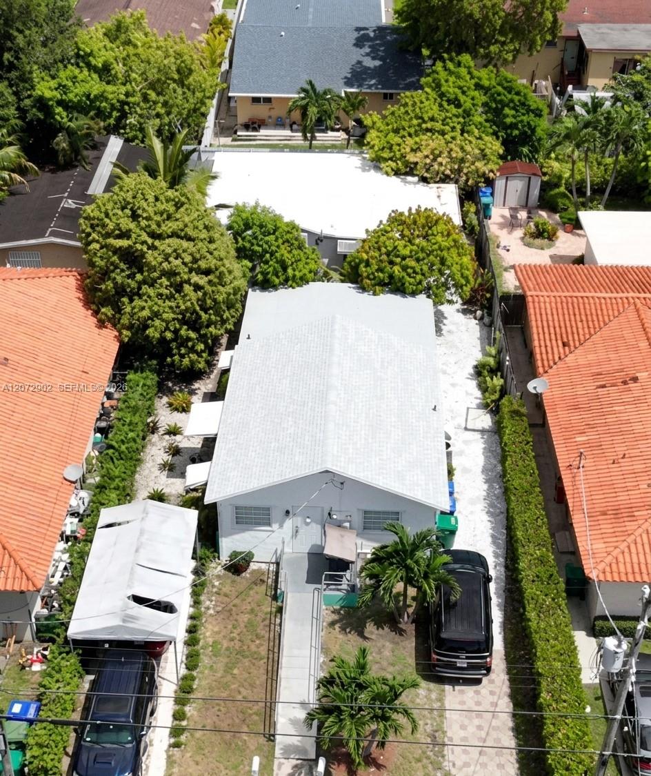 3085 & 3083 SW 17th St — Photo 4