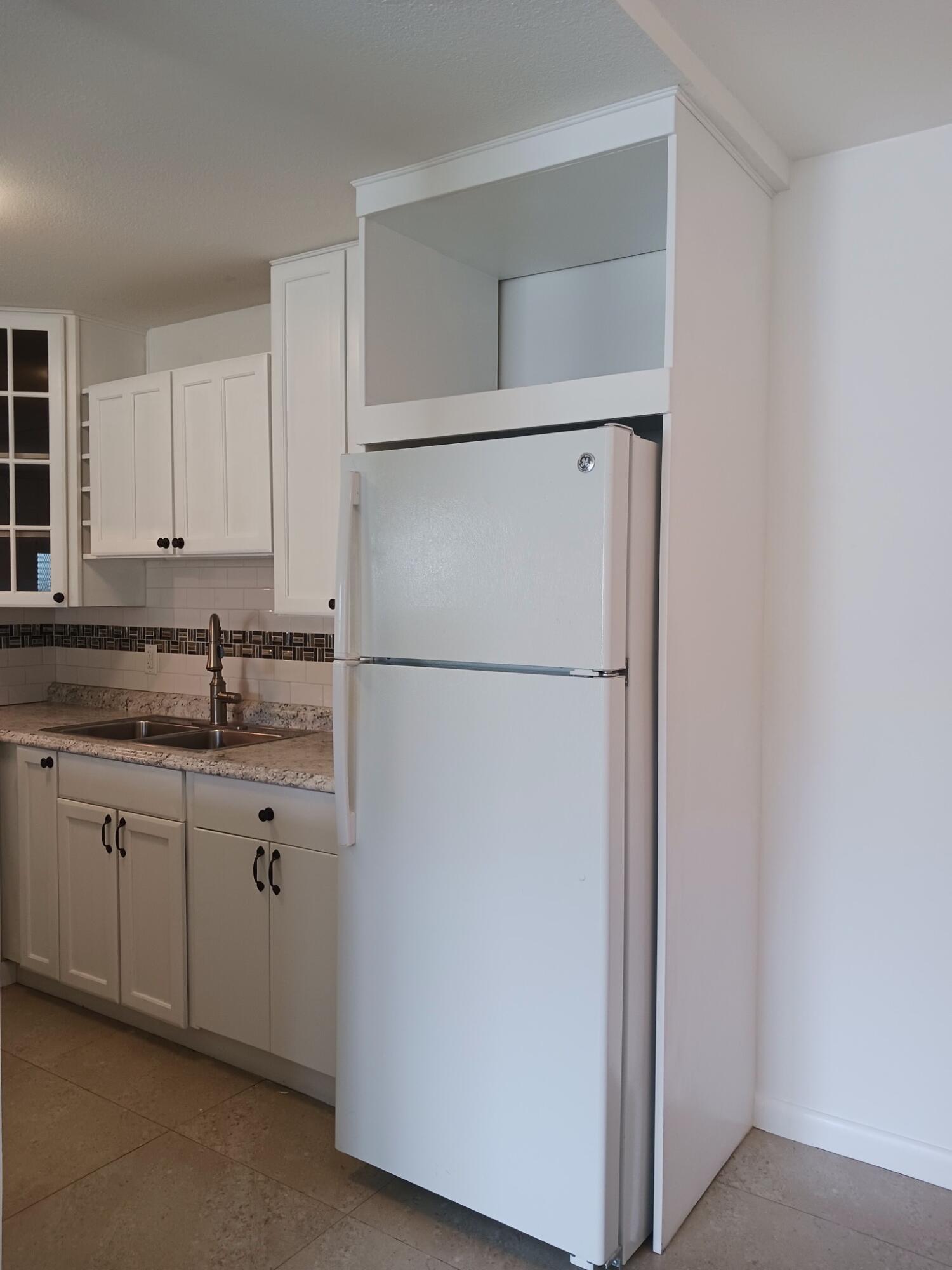 163 LYNDHURST L # 163 — Photo 3
