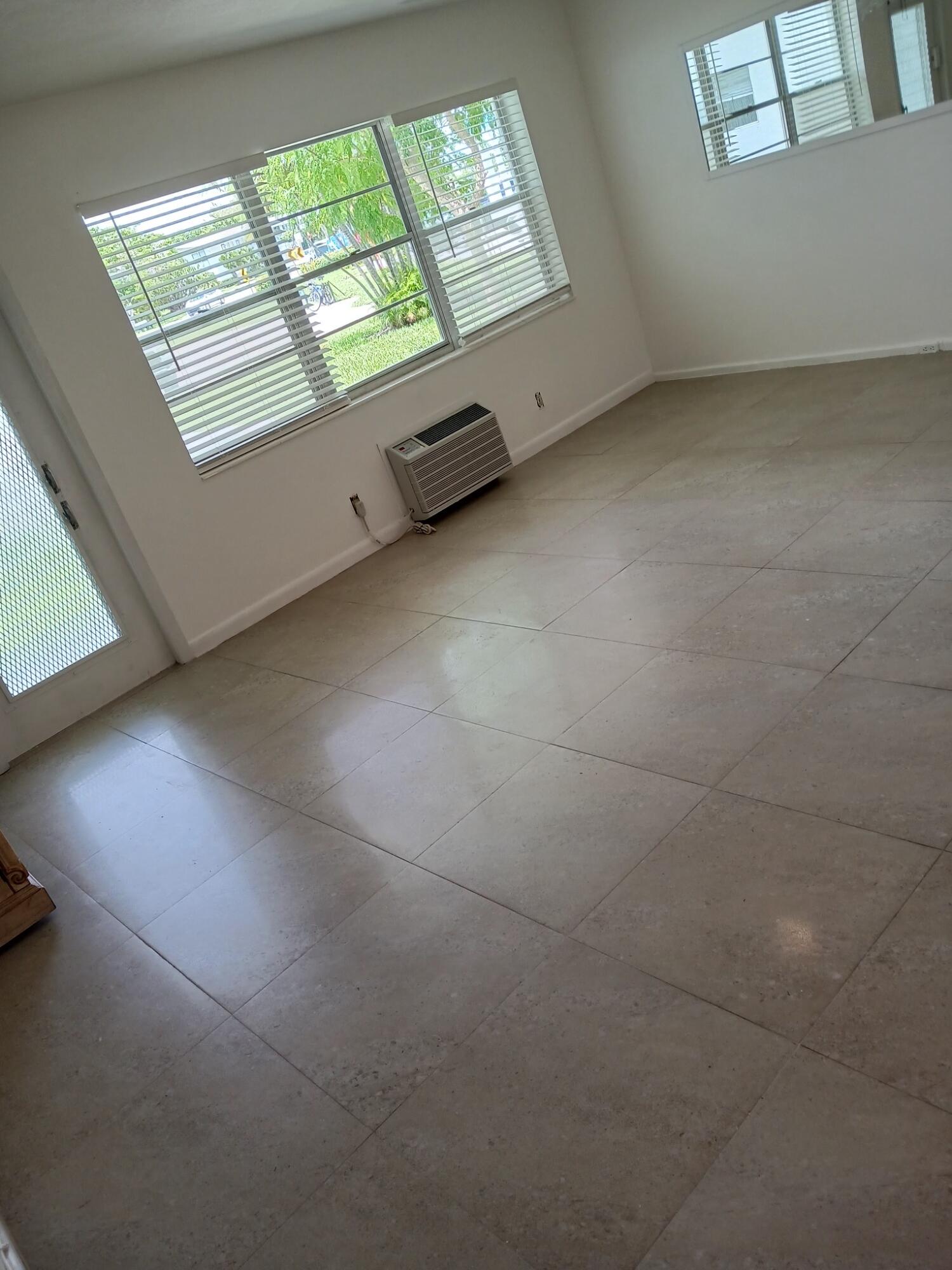 163 LYNDHURST L # 163 — Photo 4