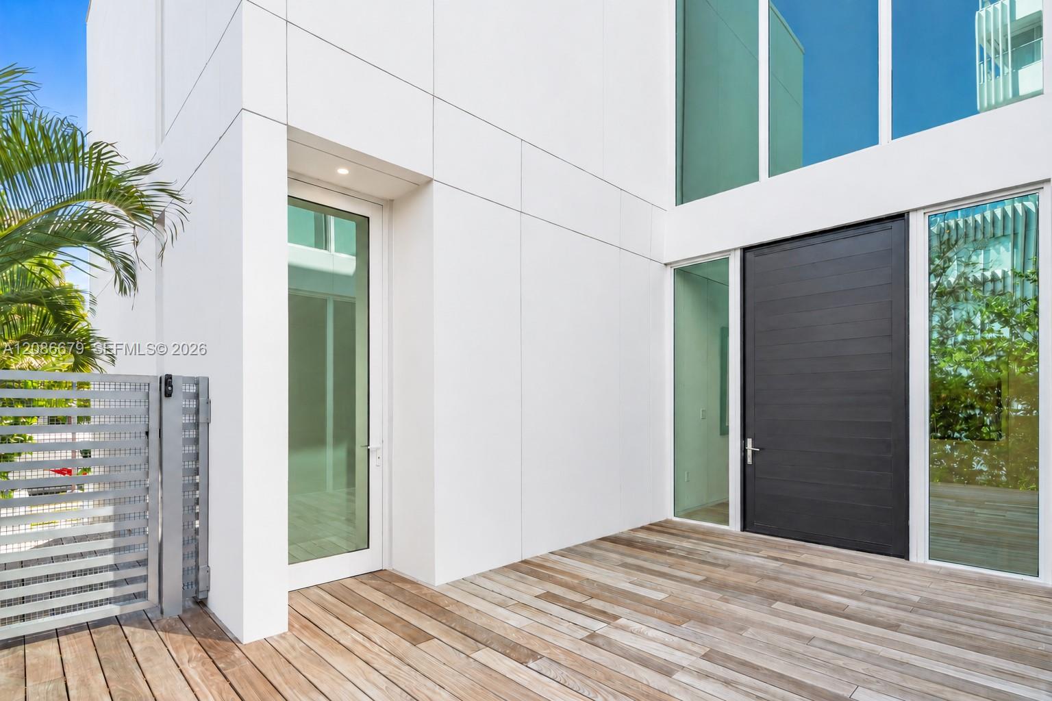 1011 W 48th St # 8 — Photo 4
