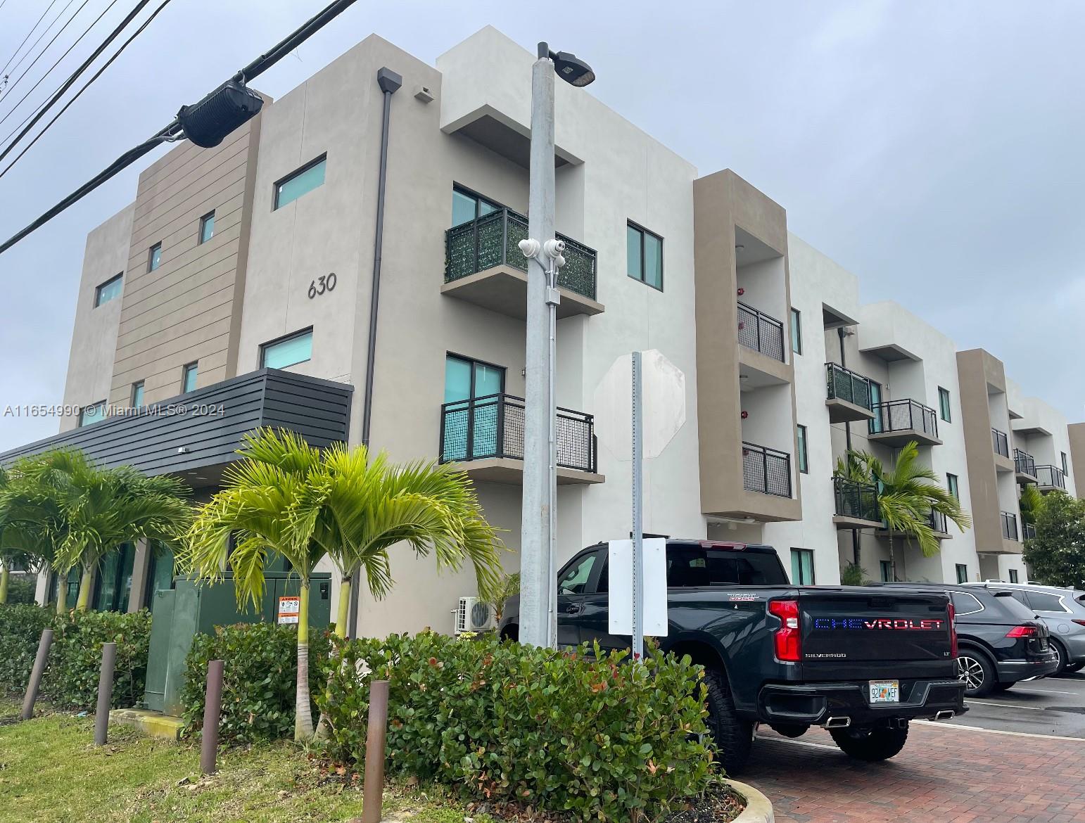 640 W 18th St # 107, Hialeah FL 33010