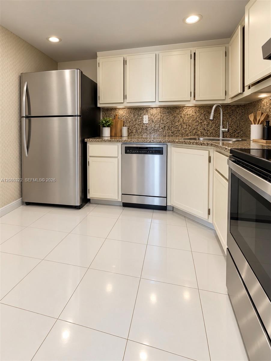2750 NE 183rd St # 601 — Photo 3