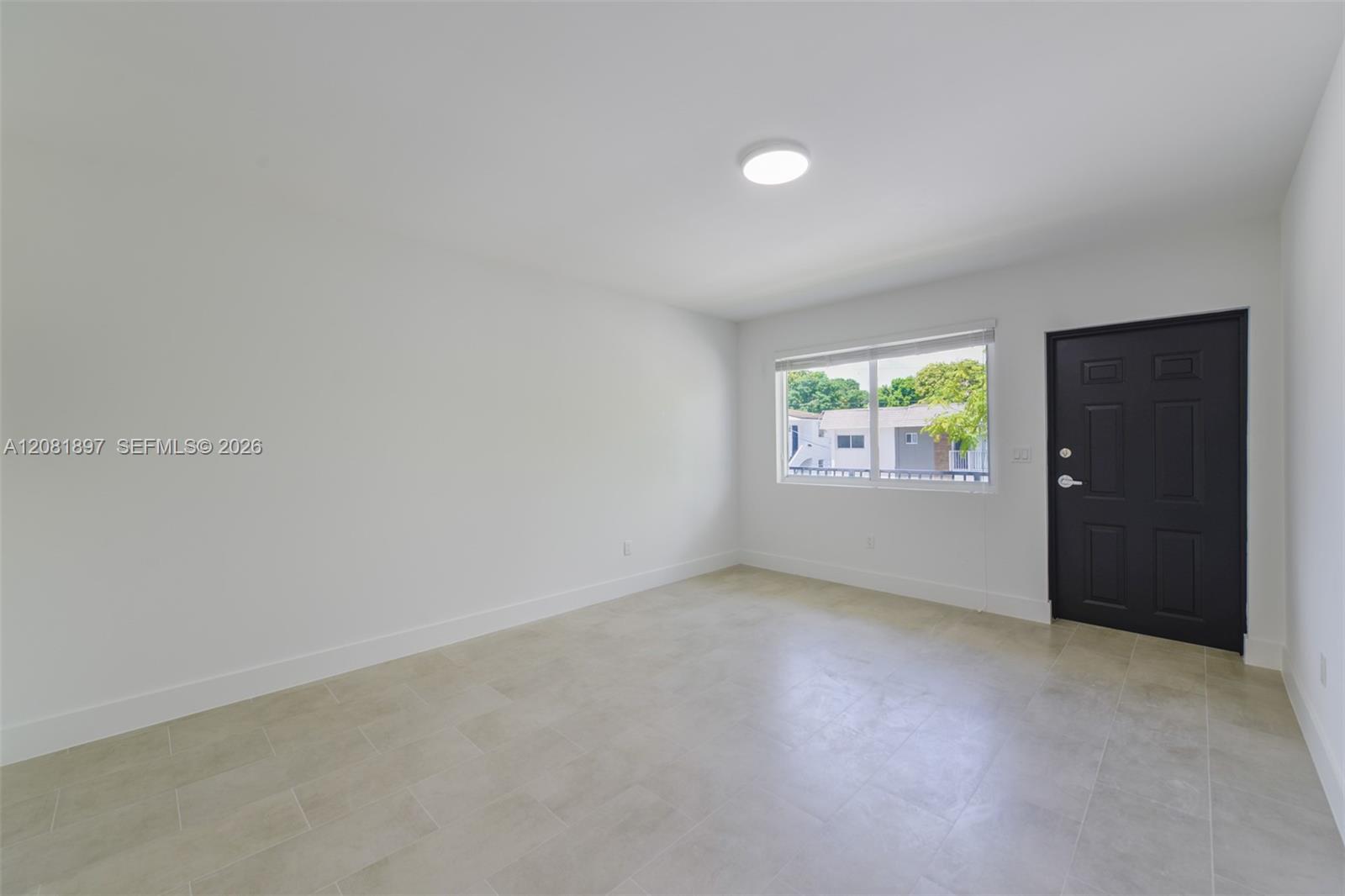 505 SW 7th Ct # 6 — Photo 2