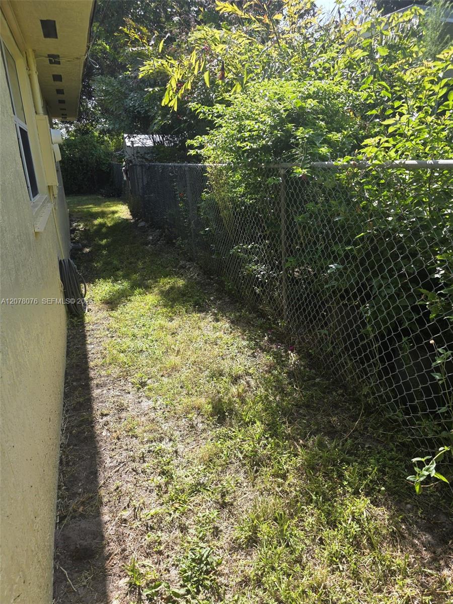 7737 NW 9th Ave # 7737 — Photo 3