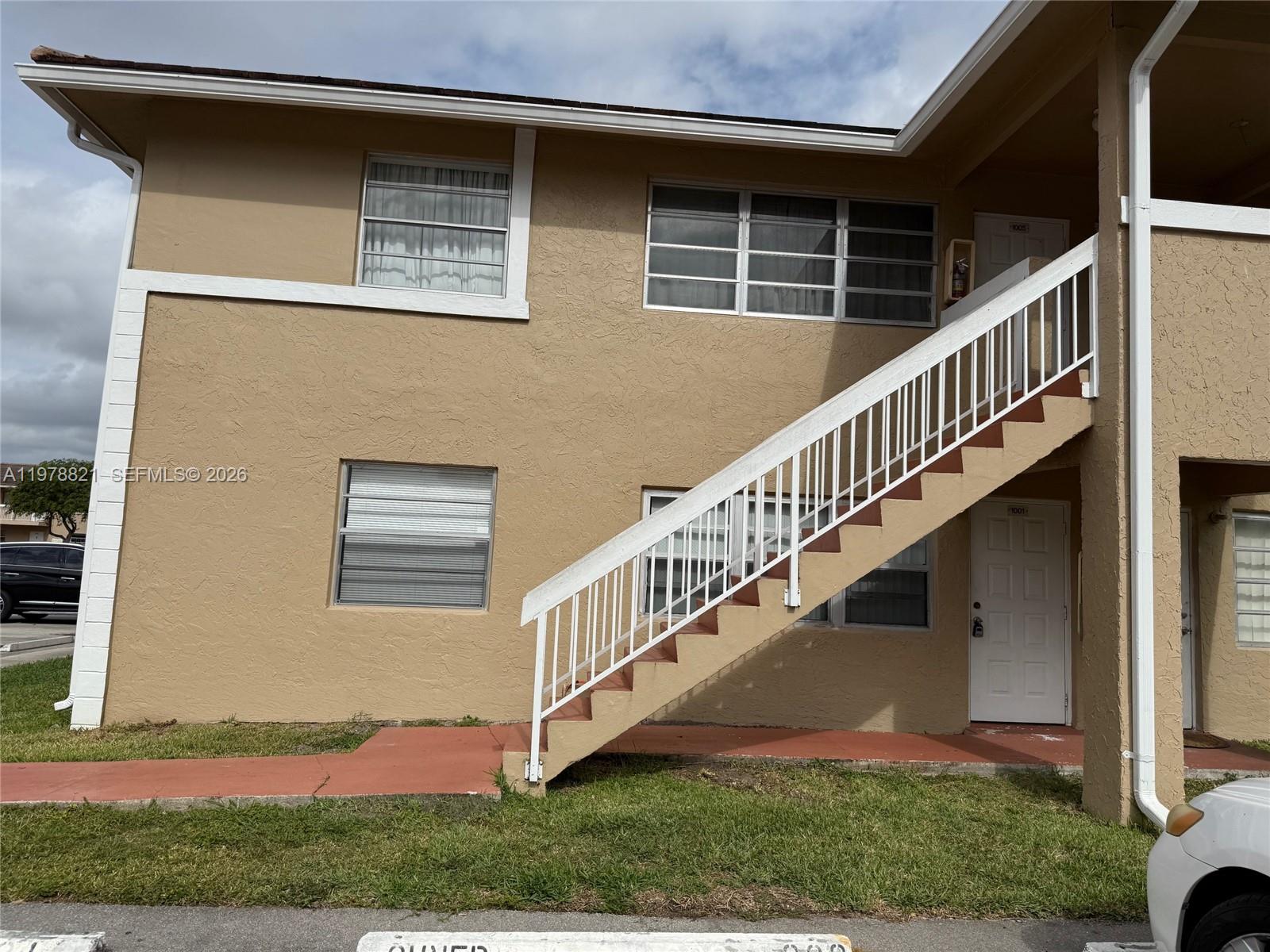 1001 Twin lakes Dr. # D, Coral Springs FL 33071