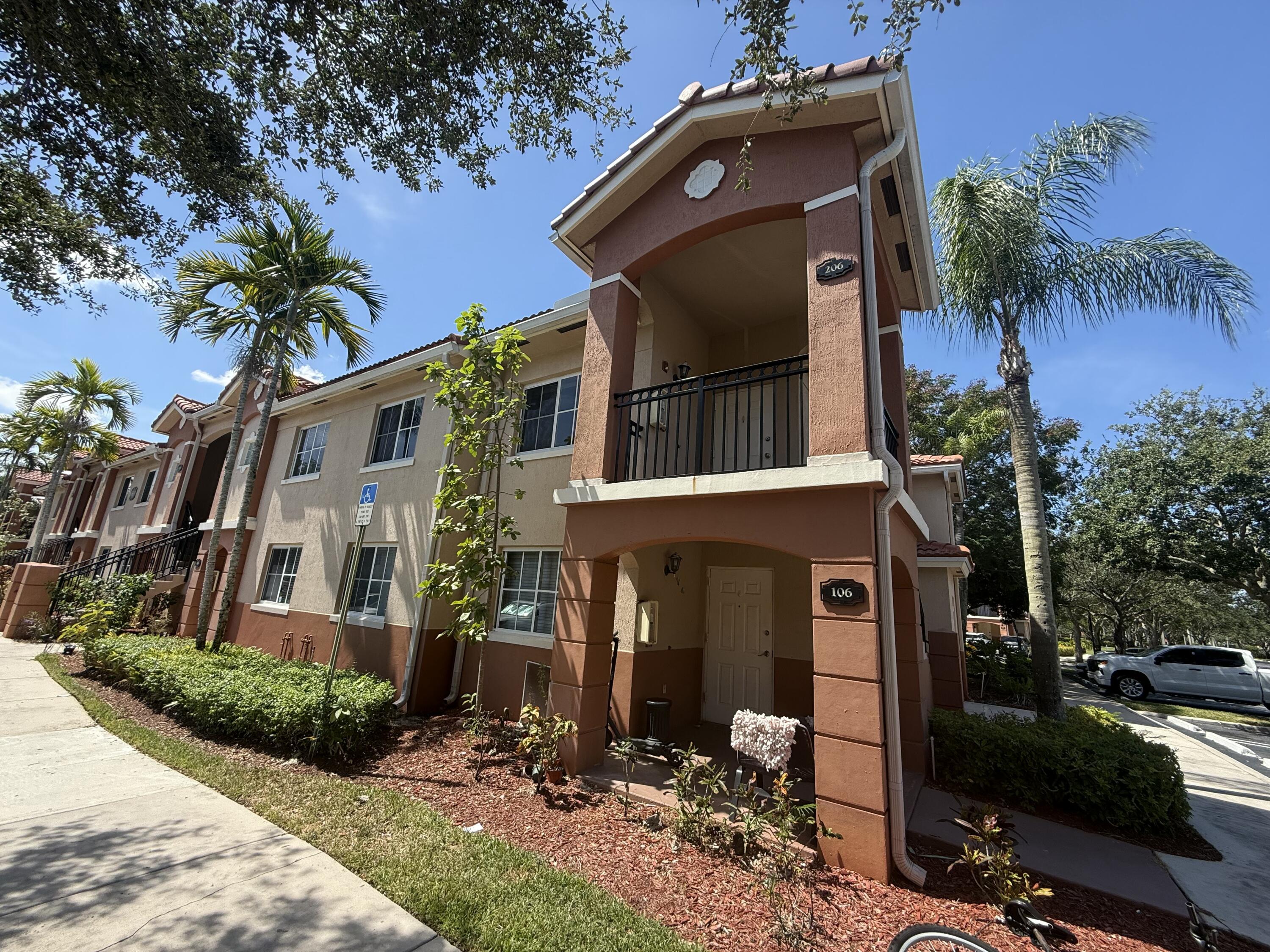 3505 Briar Bay Boulevard Apt 206 — Photo 2