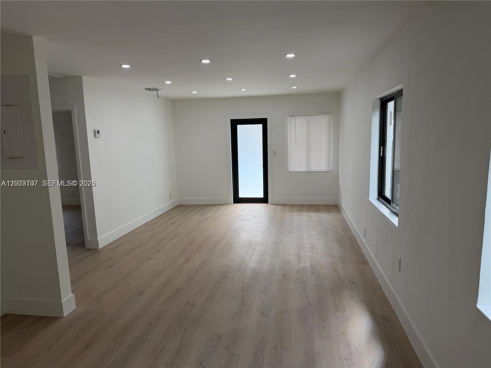 1621 SW 11th Ct — Photo 3
