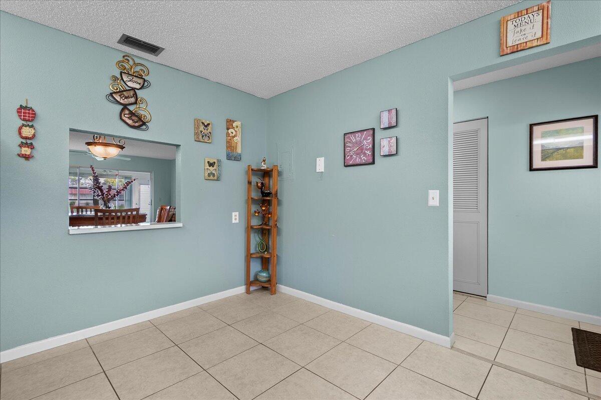Eat in Kitchen area
