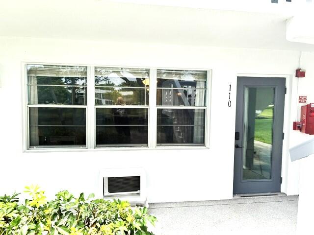110 MARKHAM F # 110 — Photo 2