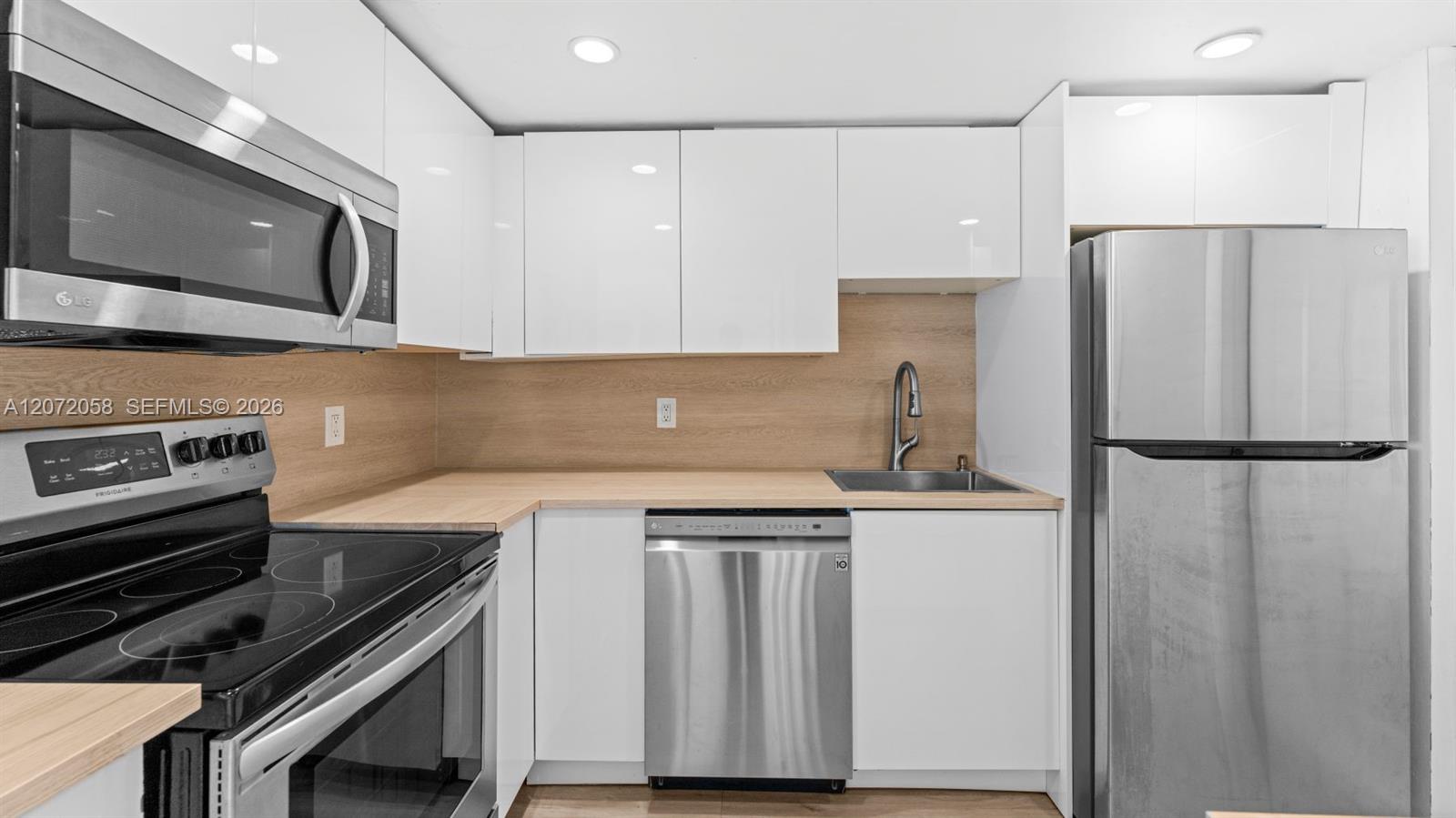 1145 Normandy Dr # 505 — Photo 2