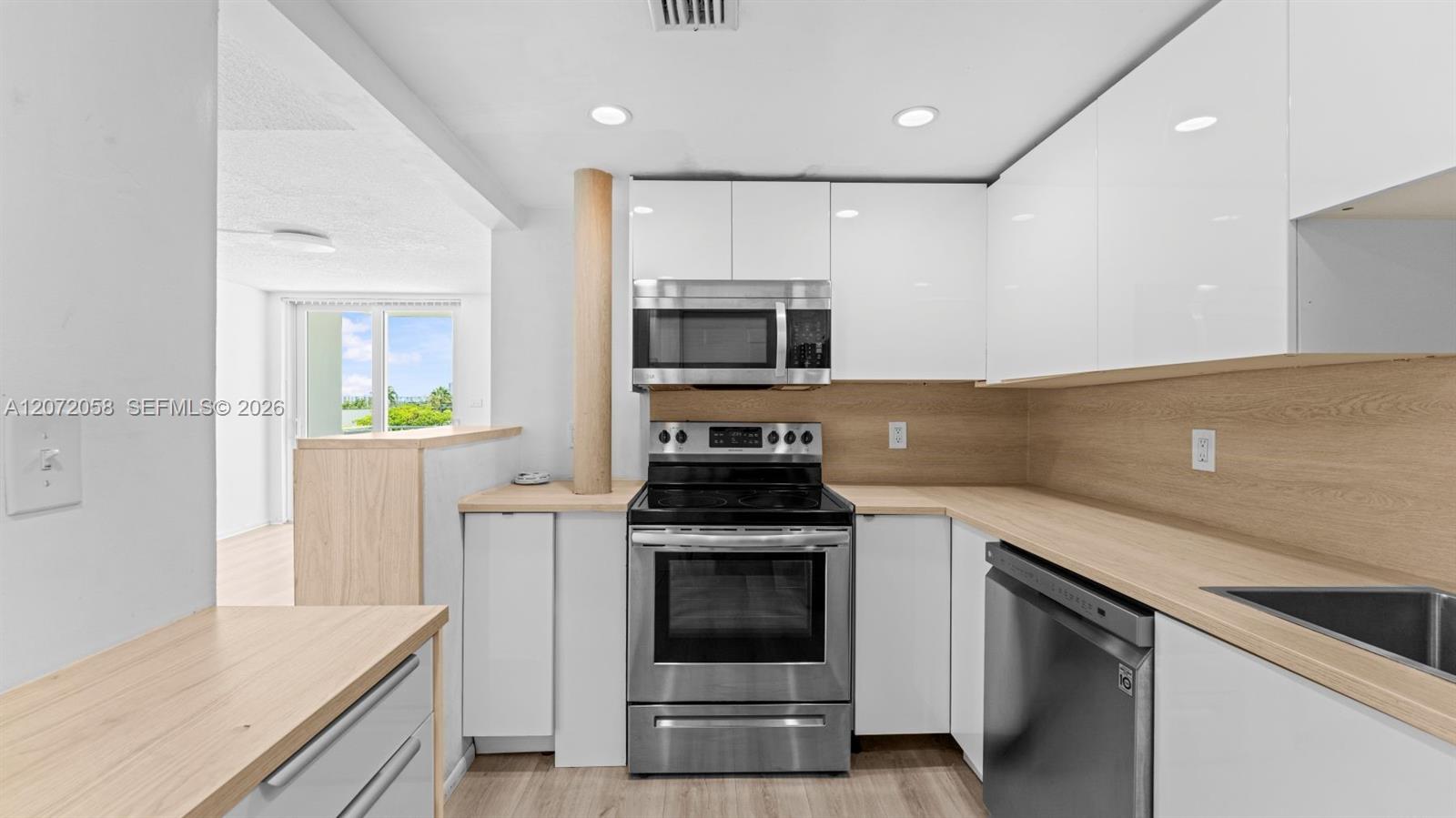 1145 Normandy Dr # 505 — Photo 3