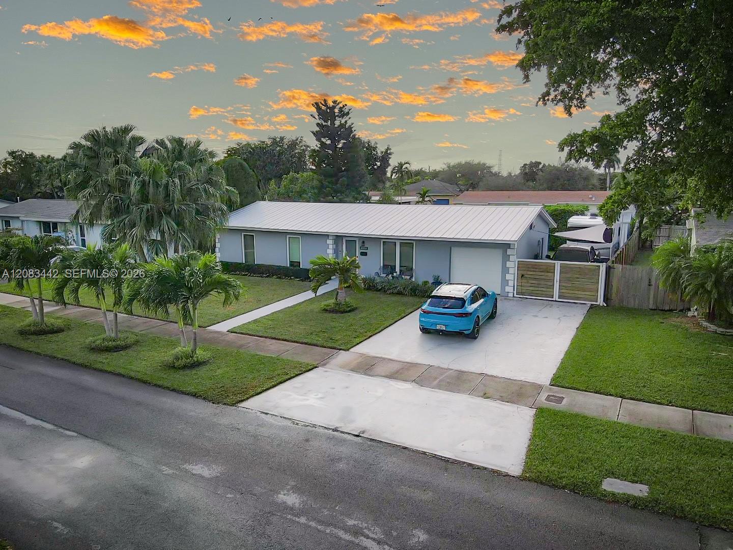 18124 SW 92nd Ct — Photo 2