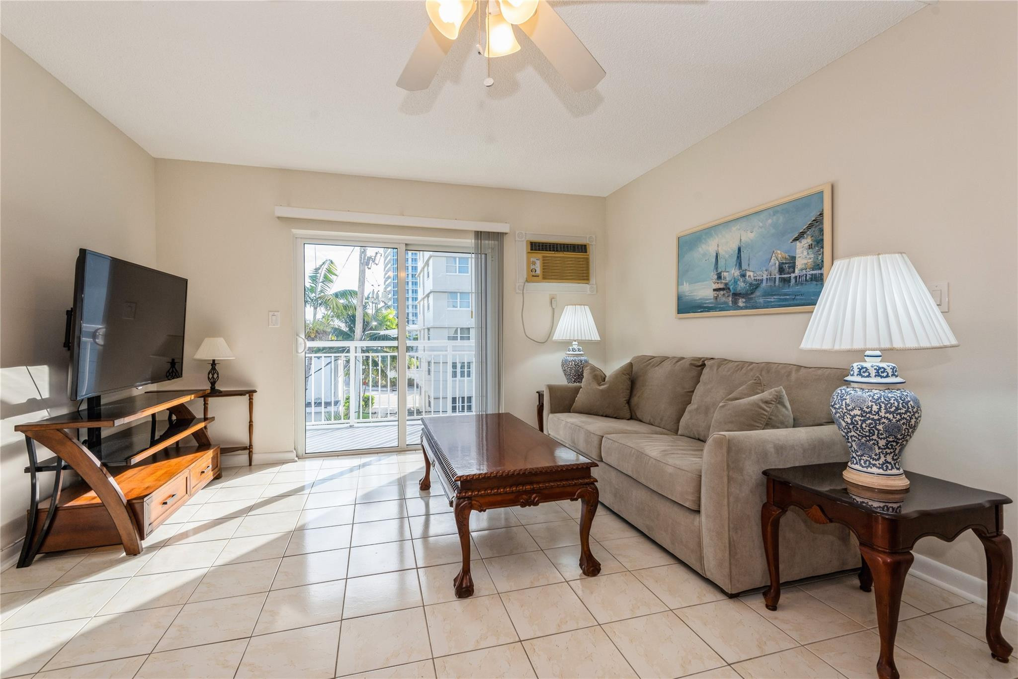 720 ORTON Avenue # 306 — Photo 2
