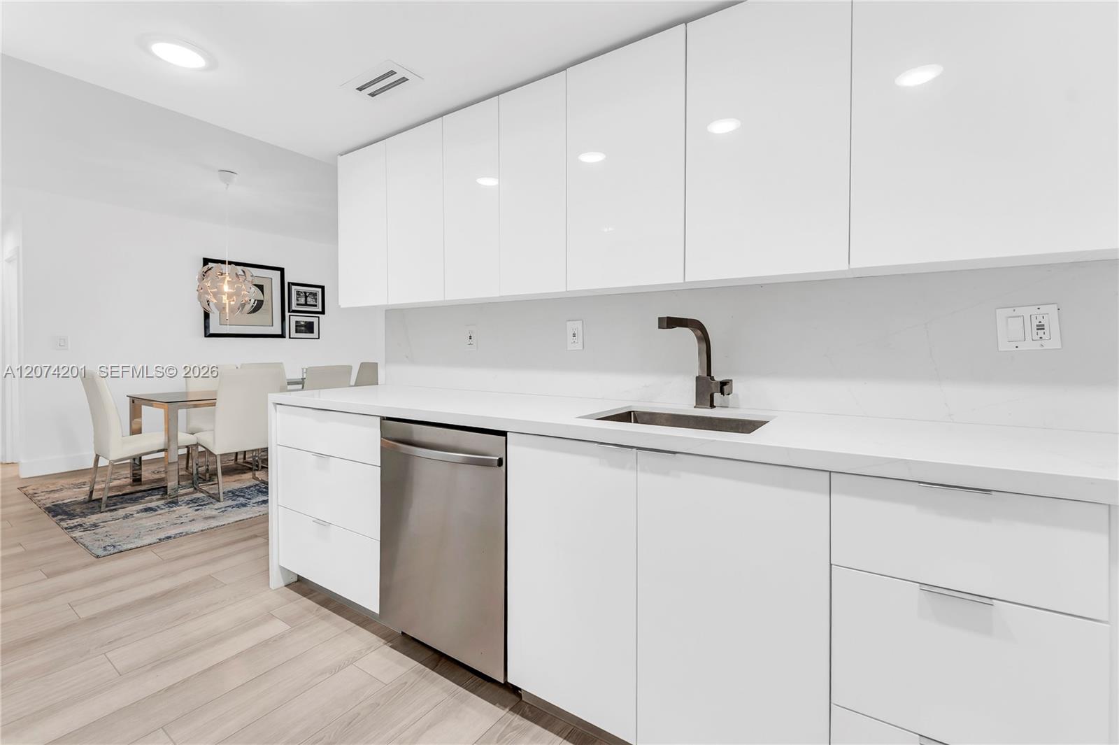 300 Bayview Dr # 214 — Photo 5