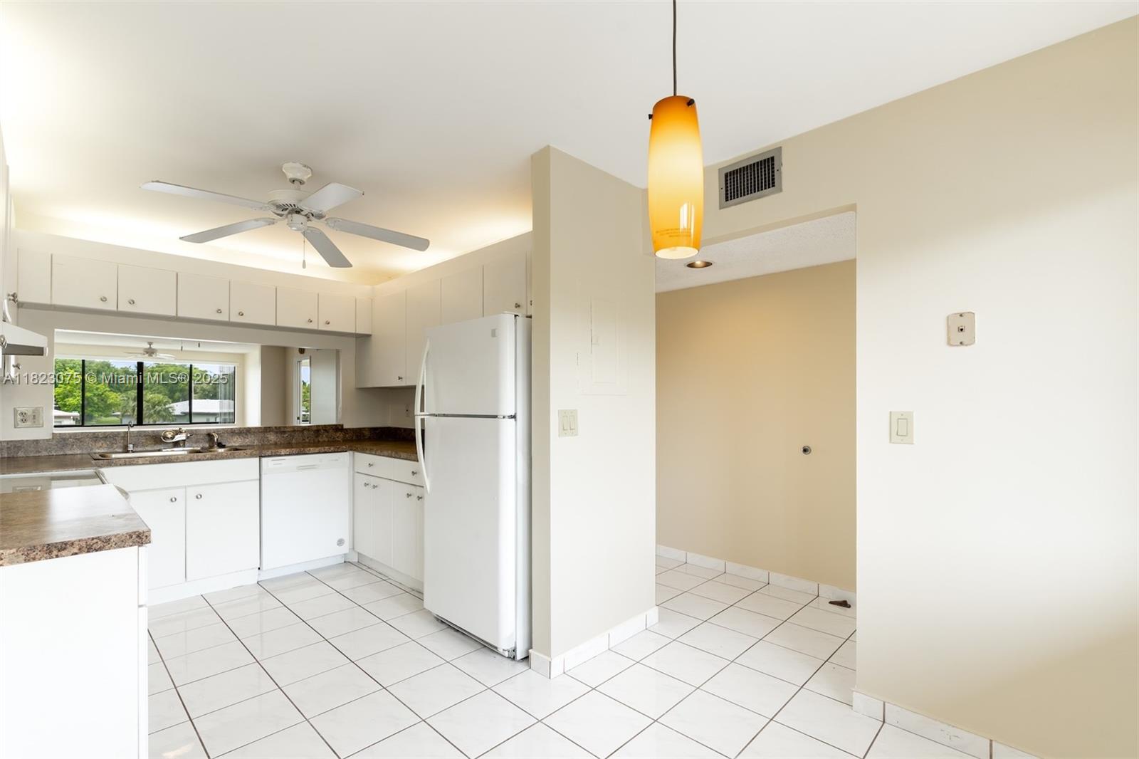 9455 N Belfort Cir # 211 — Photo 2