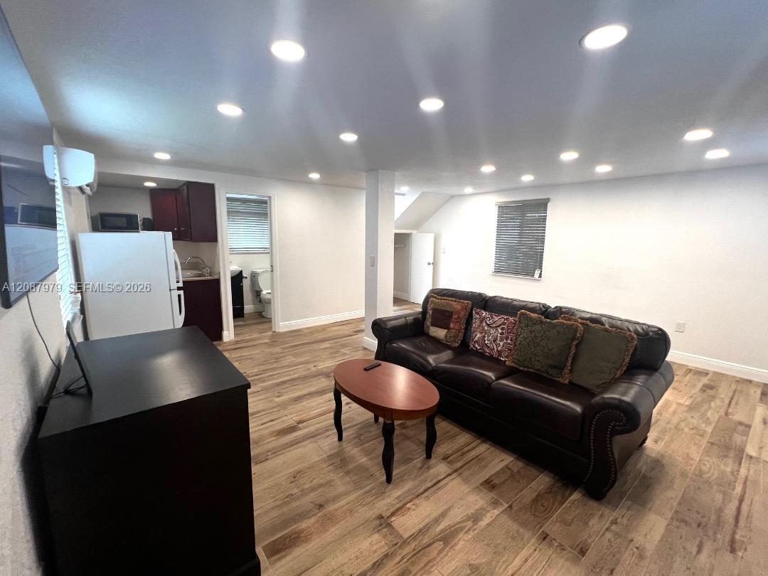 1727 Plunkett St # BACK — Photo 3