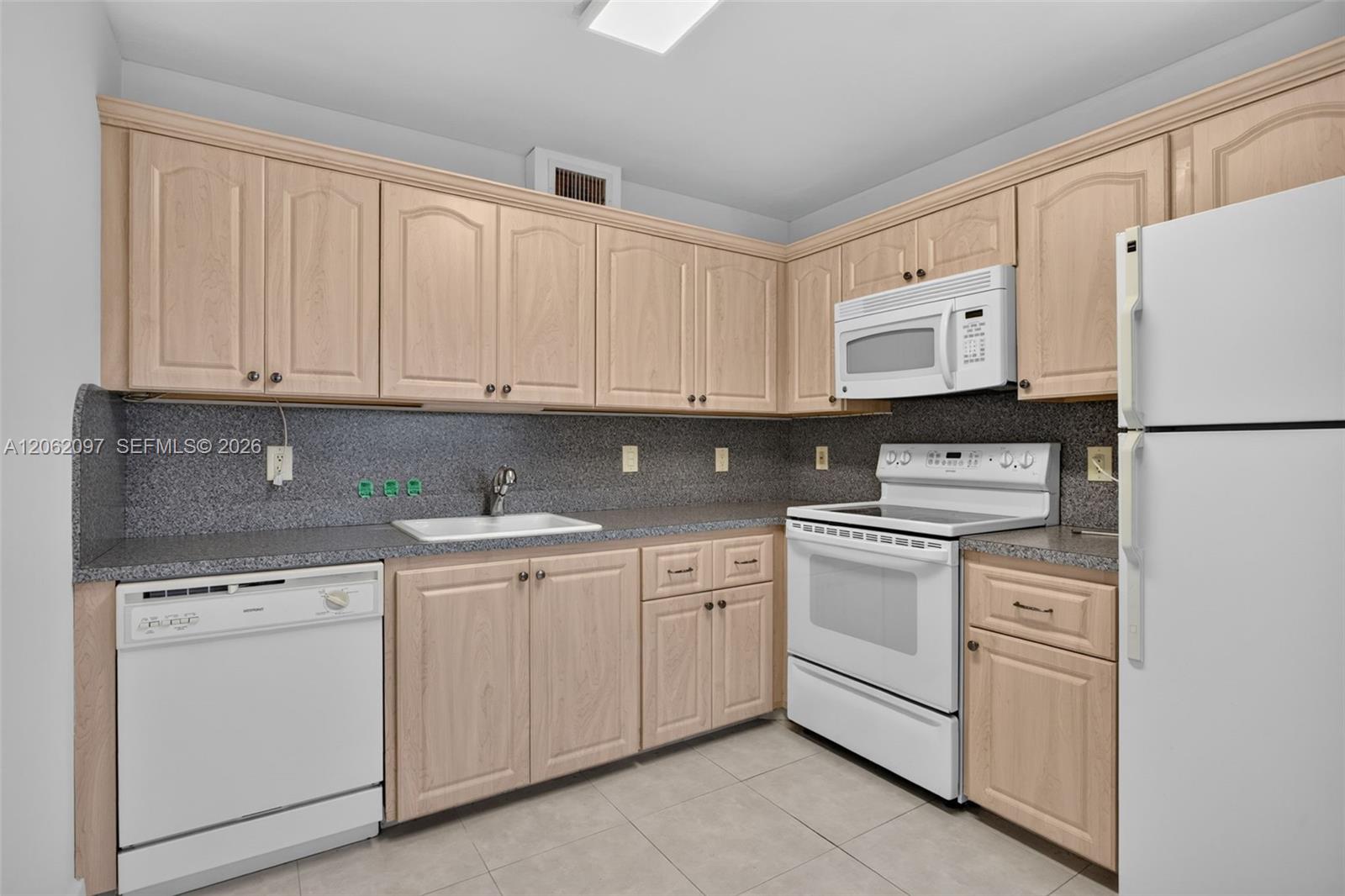 1903 Bermuda Cir # D2 — Photo 4