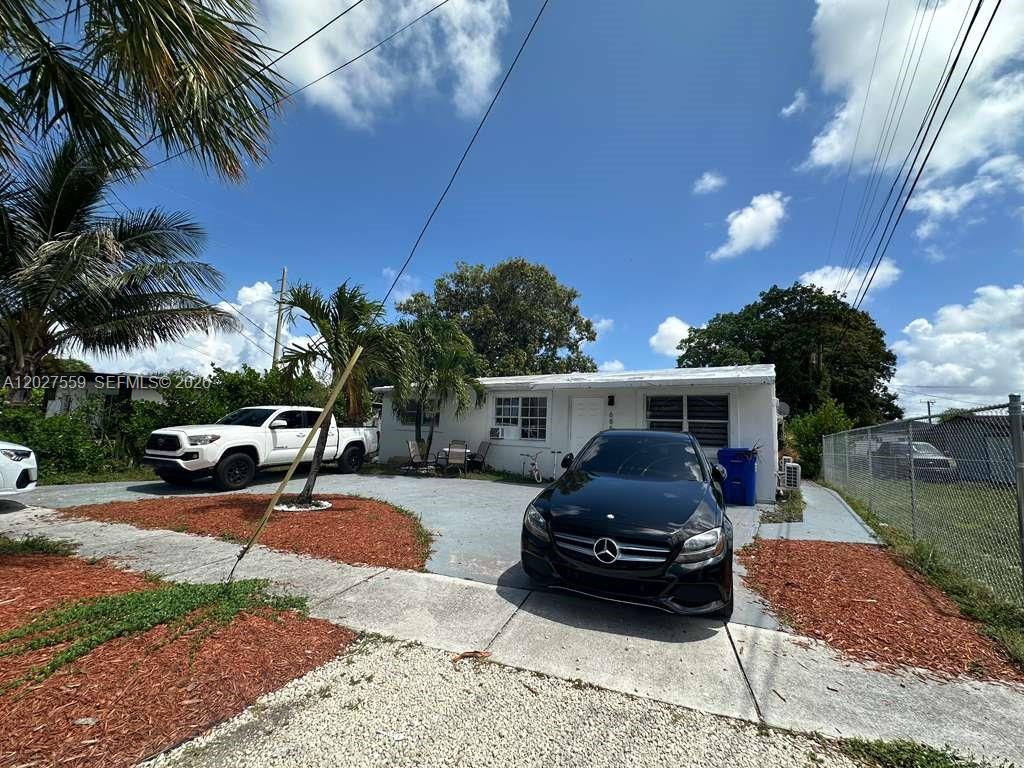 685 SW 7th Ter, Dania Beach FL 33004