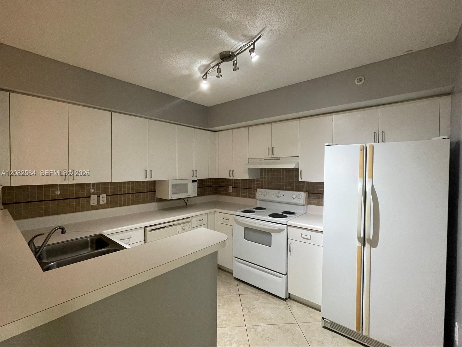 4820 N State Road 7 # 10108 — Photo 2