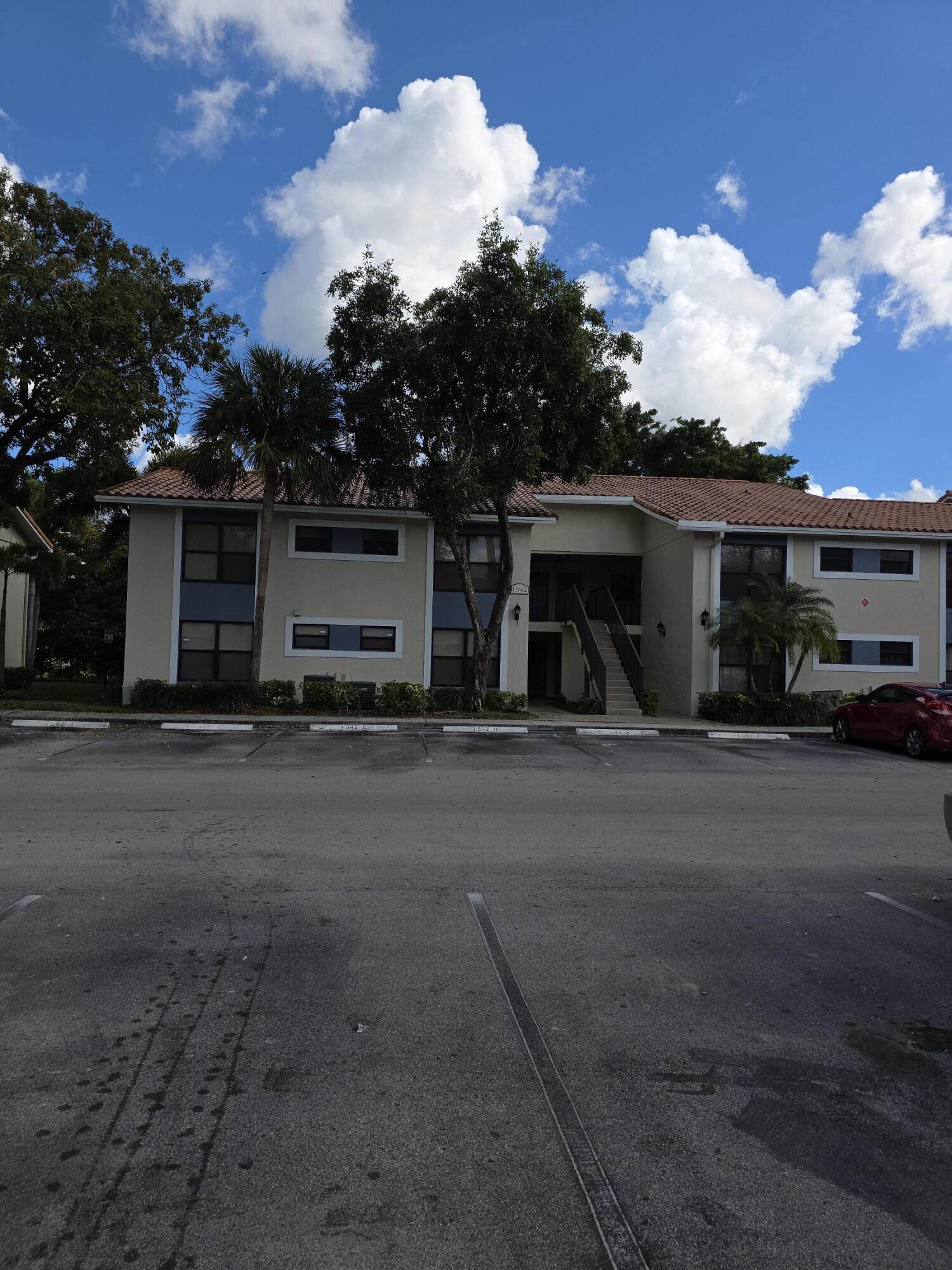 1542 Lake Crystal Drive # H, West Palm Beach FL 33411