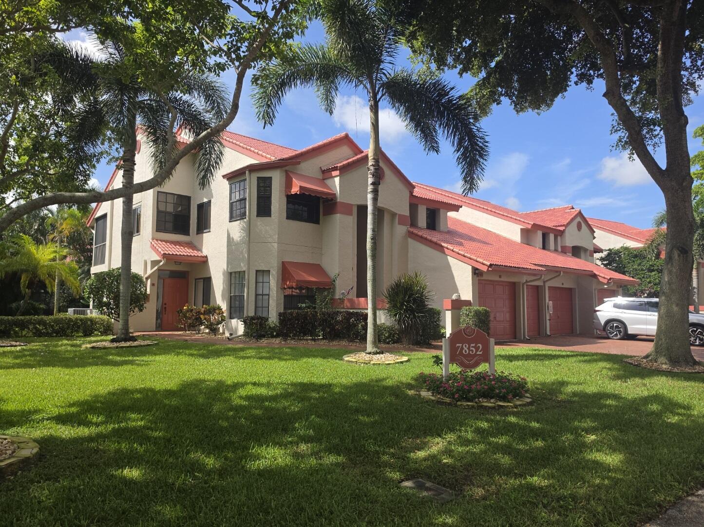 7852 Lexington Club Boulevard # B — Photo 2