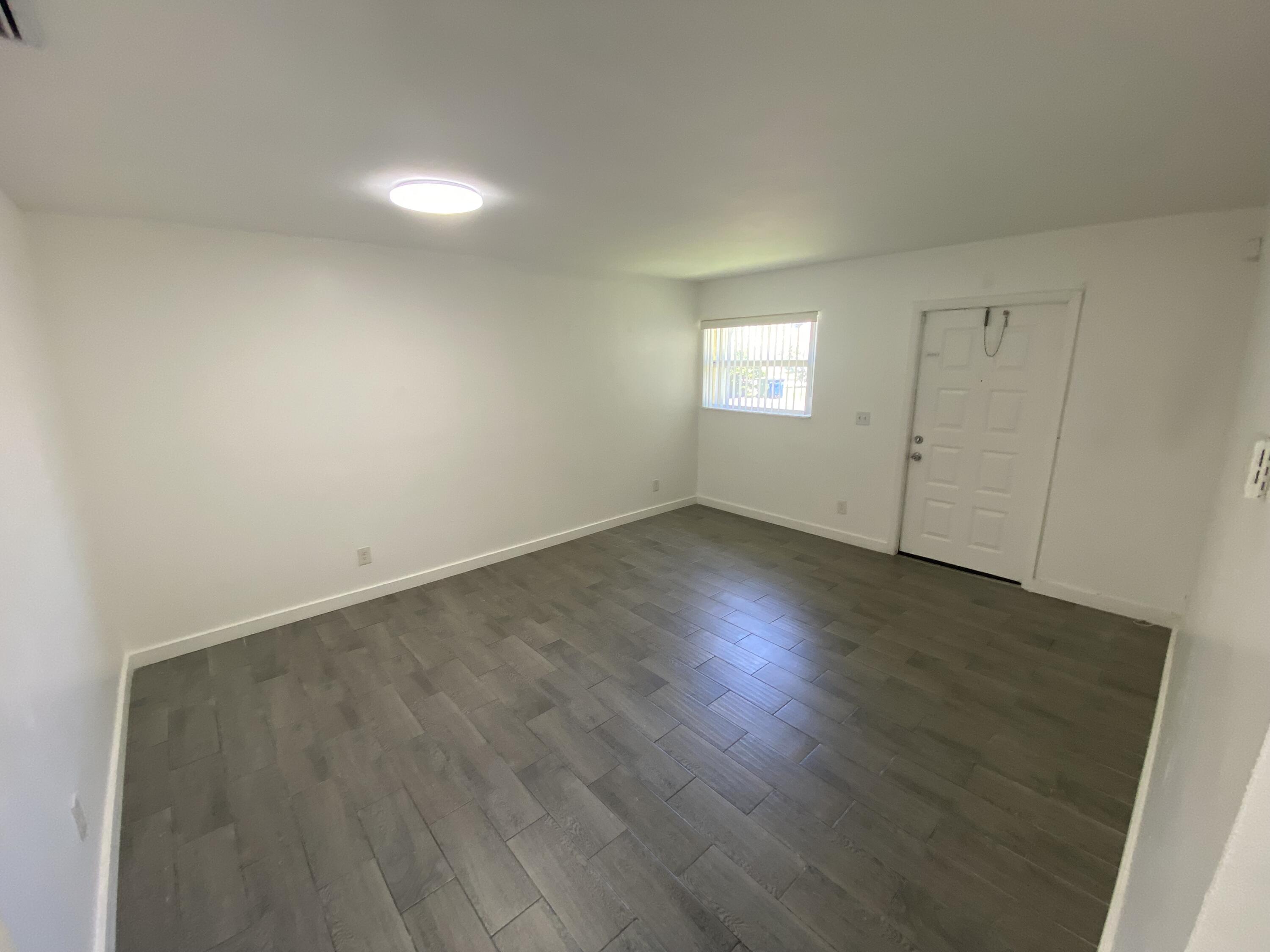 850 SW 9th Avenue # C View 3