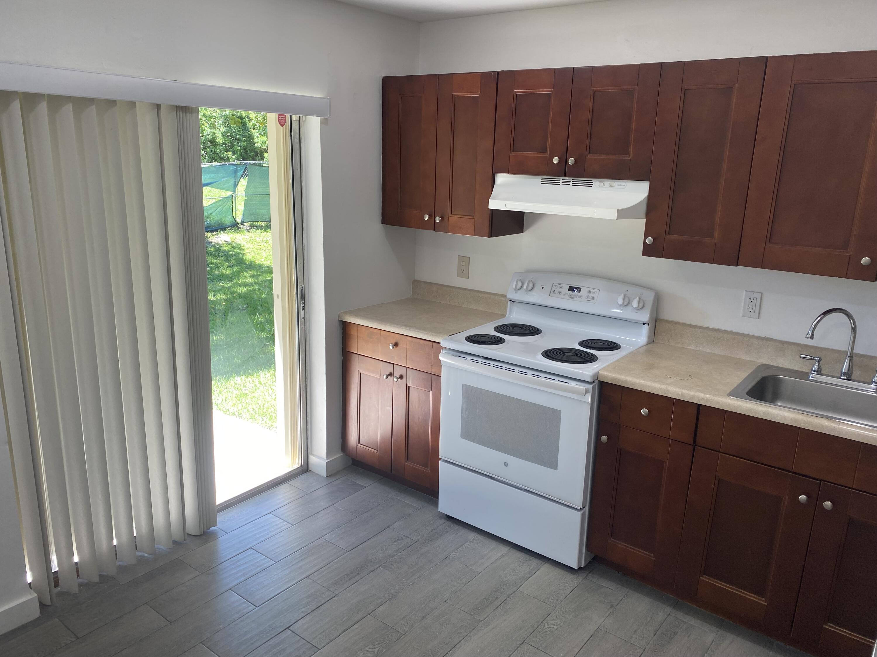 850 SW 9th Avenue # C View 2