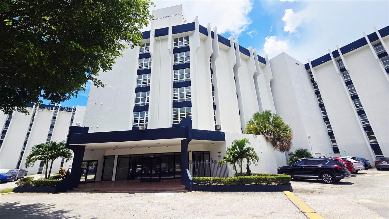 9682 Fontainebleau Blvd # 203, Miami FL 33172