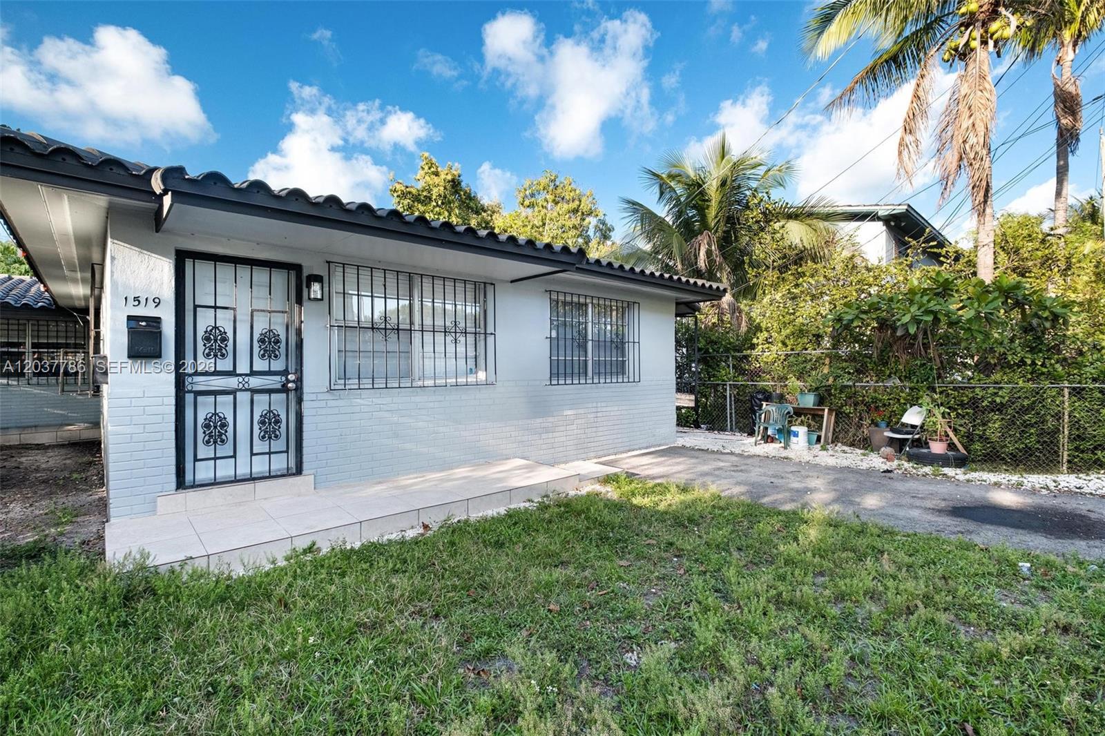 1519 NW 40th St # 1, Miami FL 33142