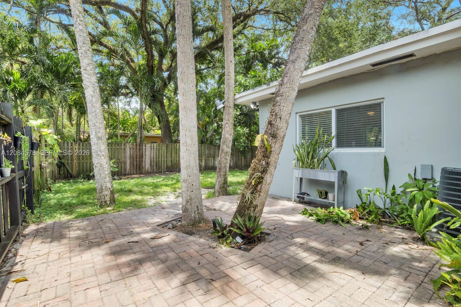 1548 SW 23rd Ct # 1548 — Photo 3