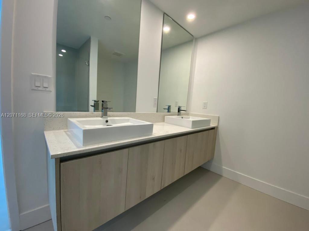 13800 Highland Dr View 8