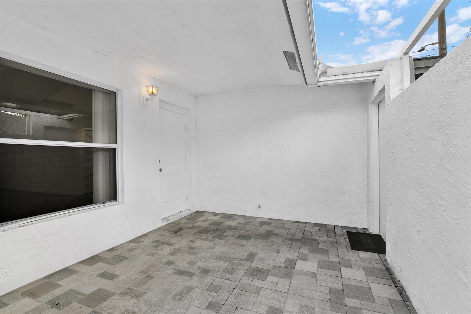 13900 Folkestone Cir, Wellington -5