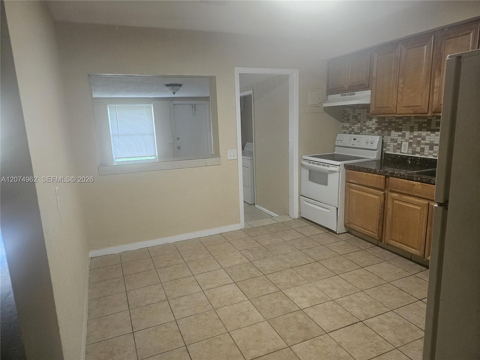 6112 SW 32nd St # 6112 — Photo 2