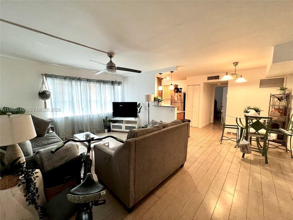 1100 SE 4th Ave # 10 — Photo 5