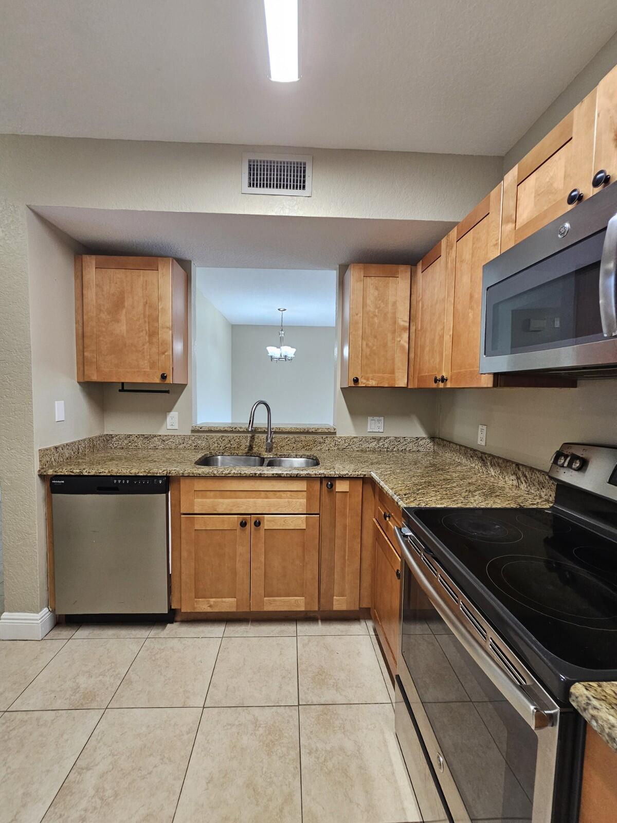 1049 GOLDEN LAKES Boulevard # 115 — Photo 5