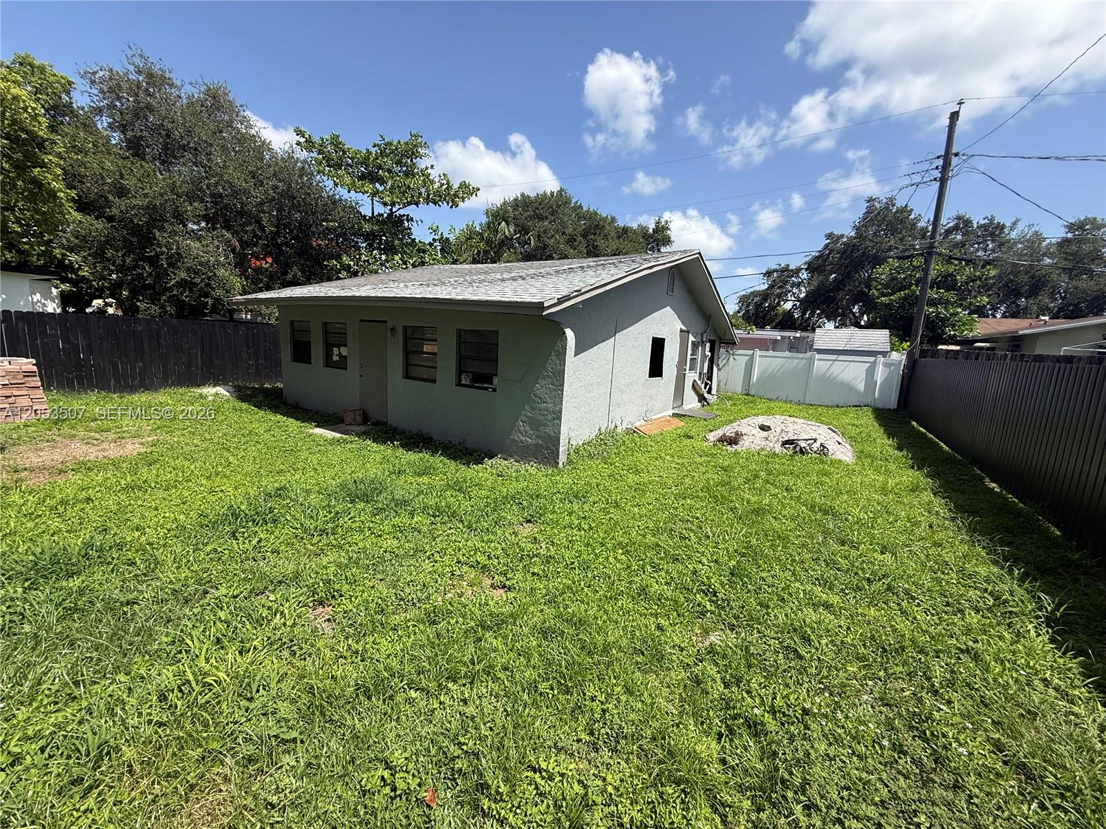 6123 Call St, Hollywood FL 33024