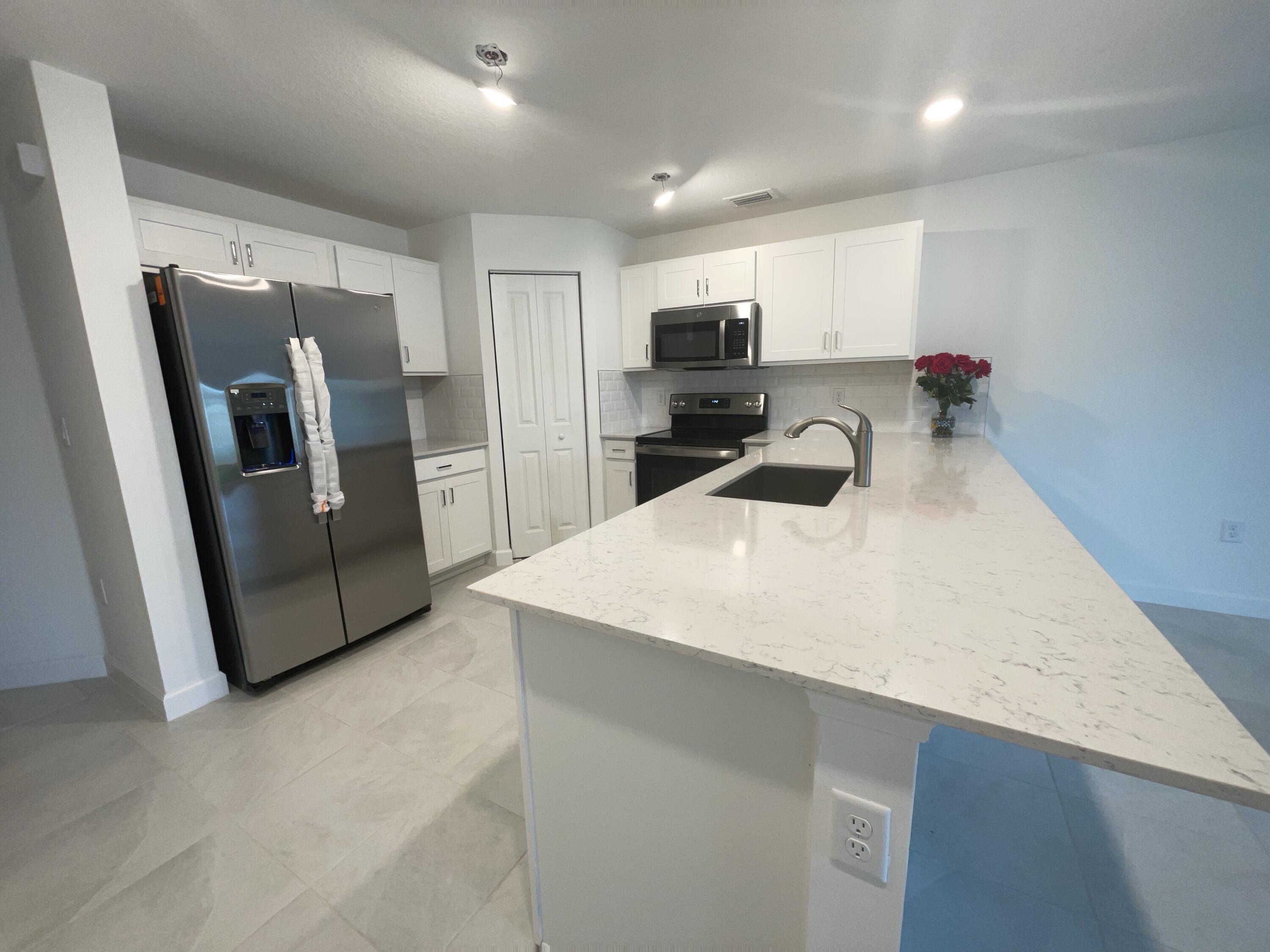 6907 Broadwater Lane — Photo 2