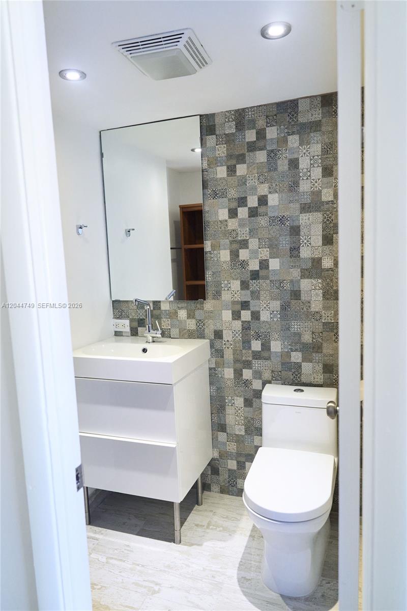 3000 N Ocean Blvd # 407 — Photo 5