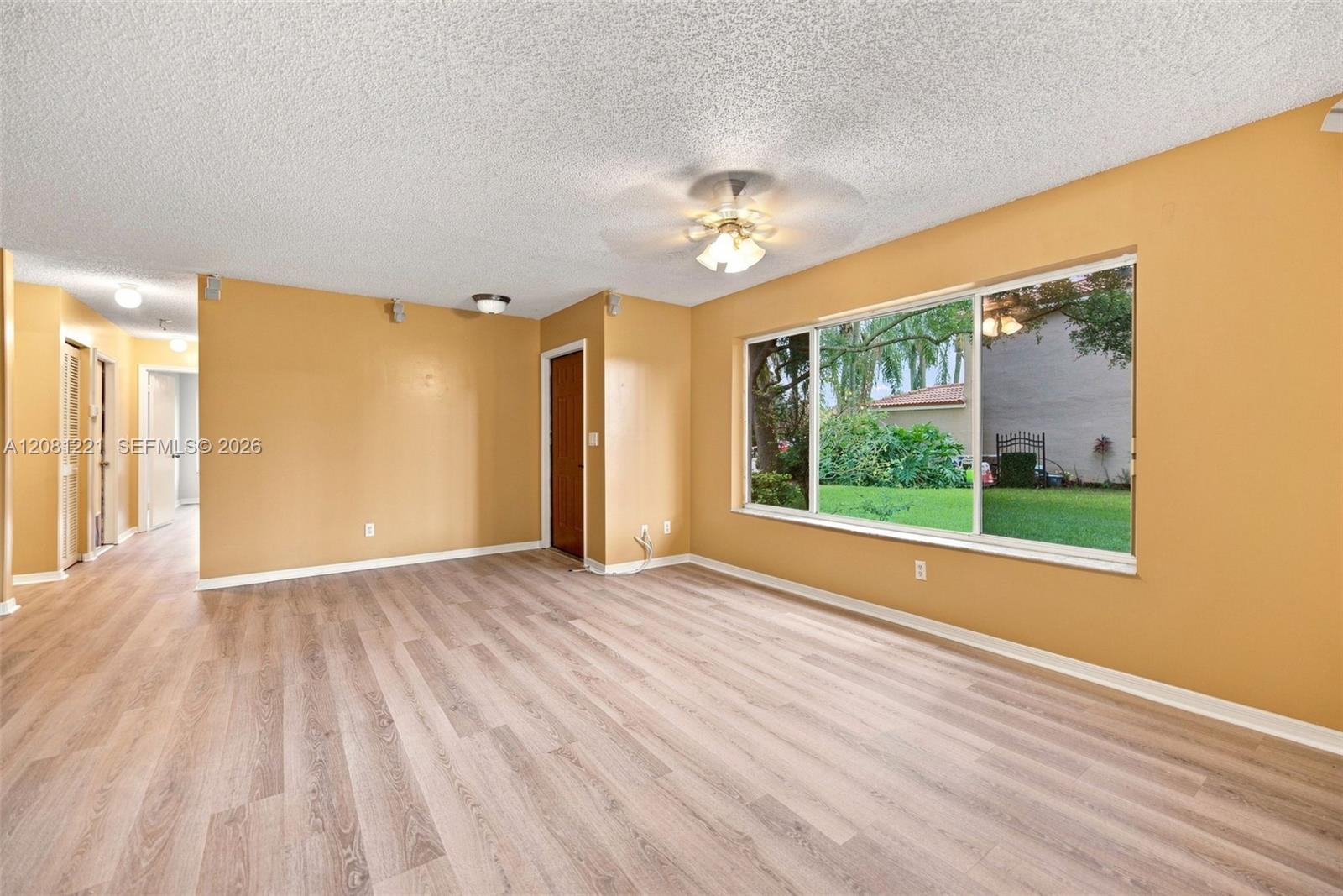1533 W Harmony Lake Cir — Photo 3