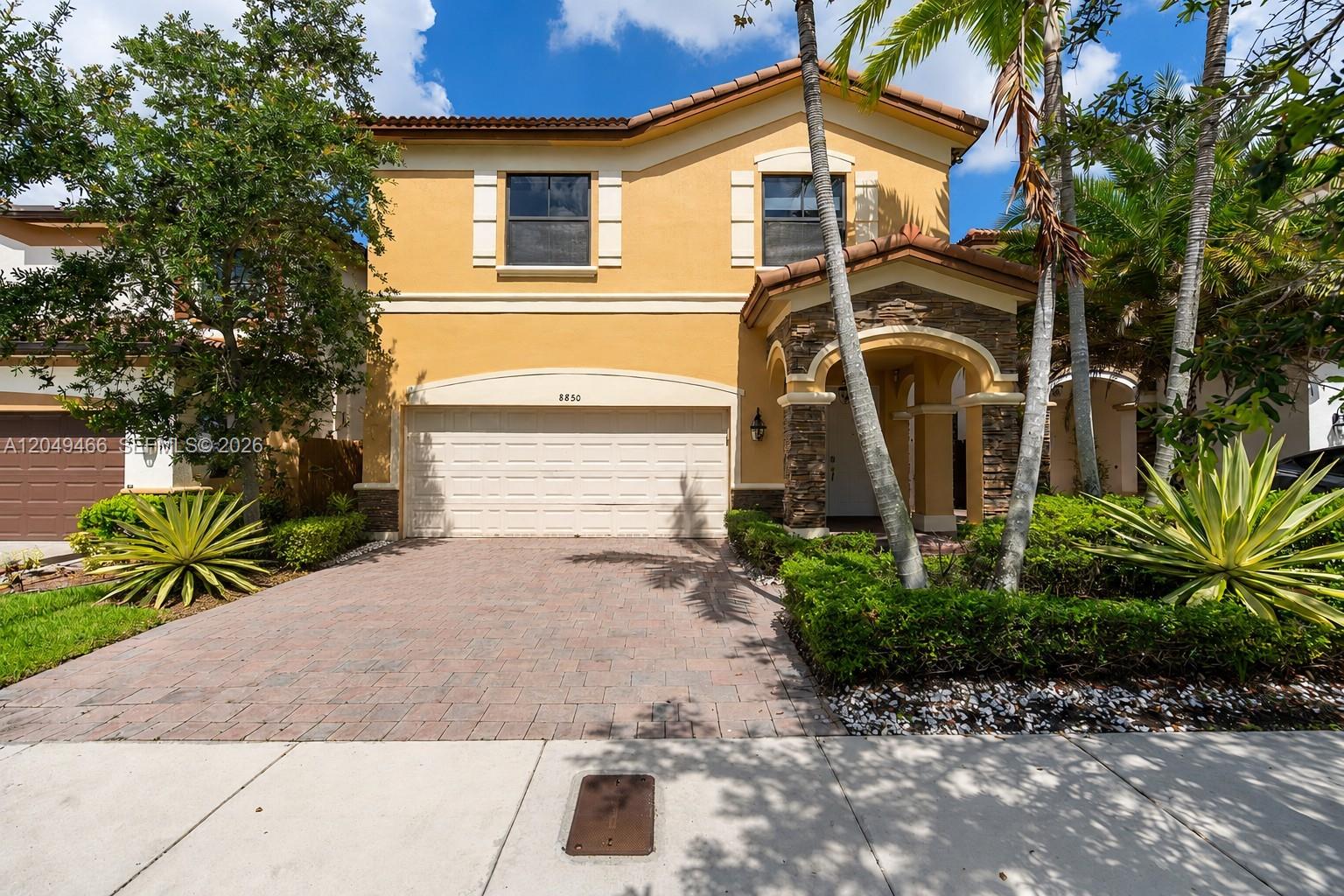 8850 NW 99th Path, Doral FL 33178