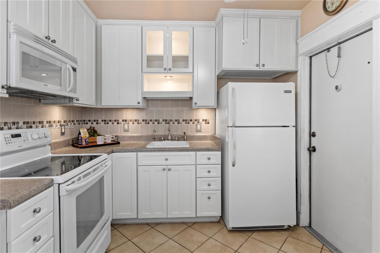 7401 Pines Blvd # 222, Pembroke Pines FL 33024