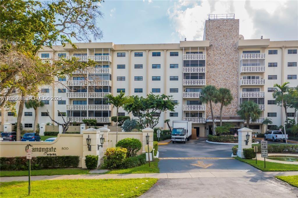 800 NE 195th St # 720, Miami FL 33179