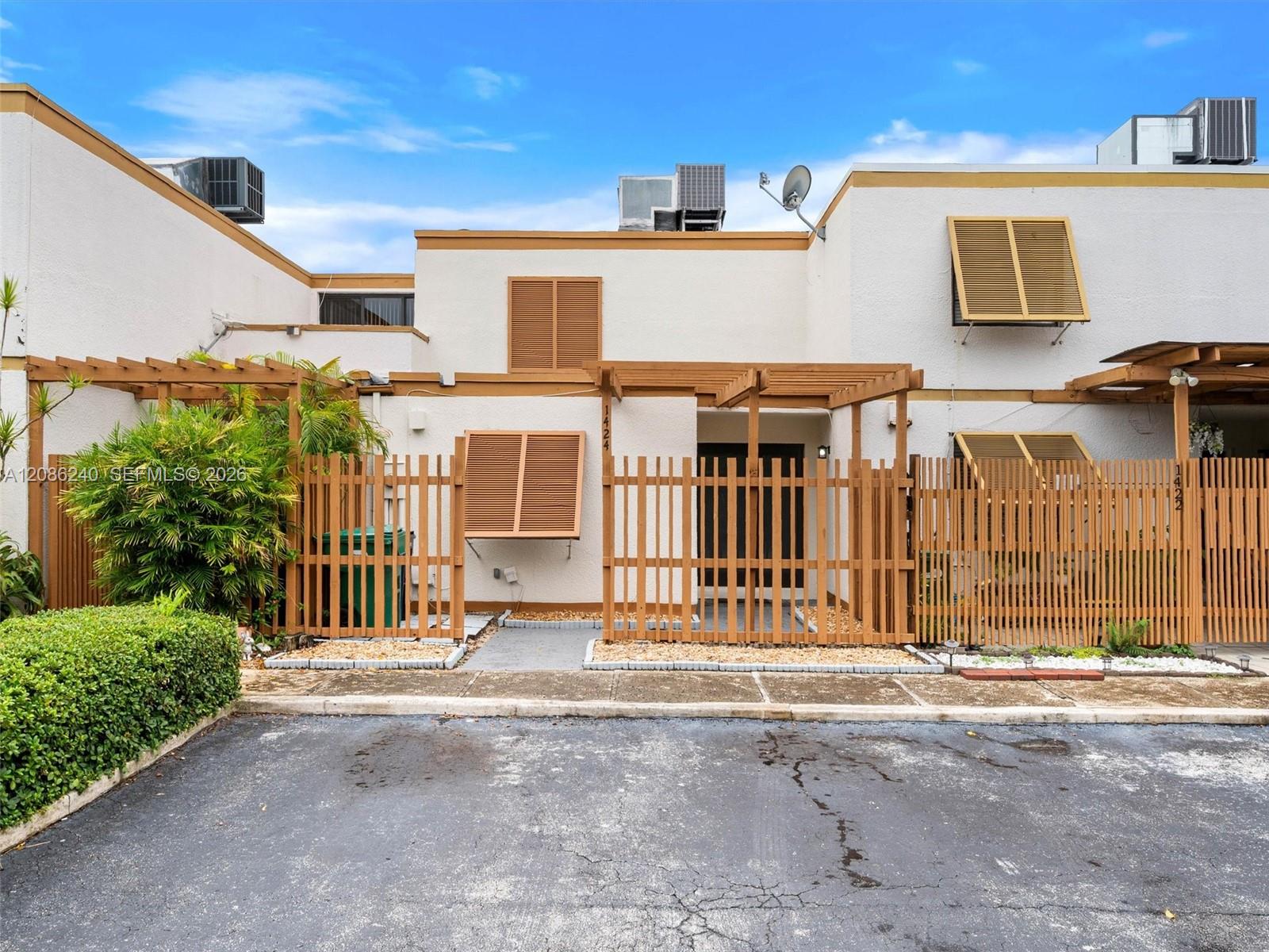 1424 SW 131st Place Cir E — Photo 2