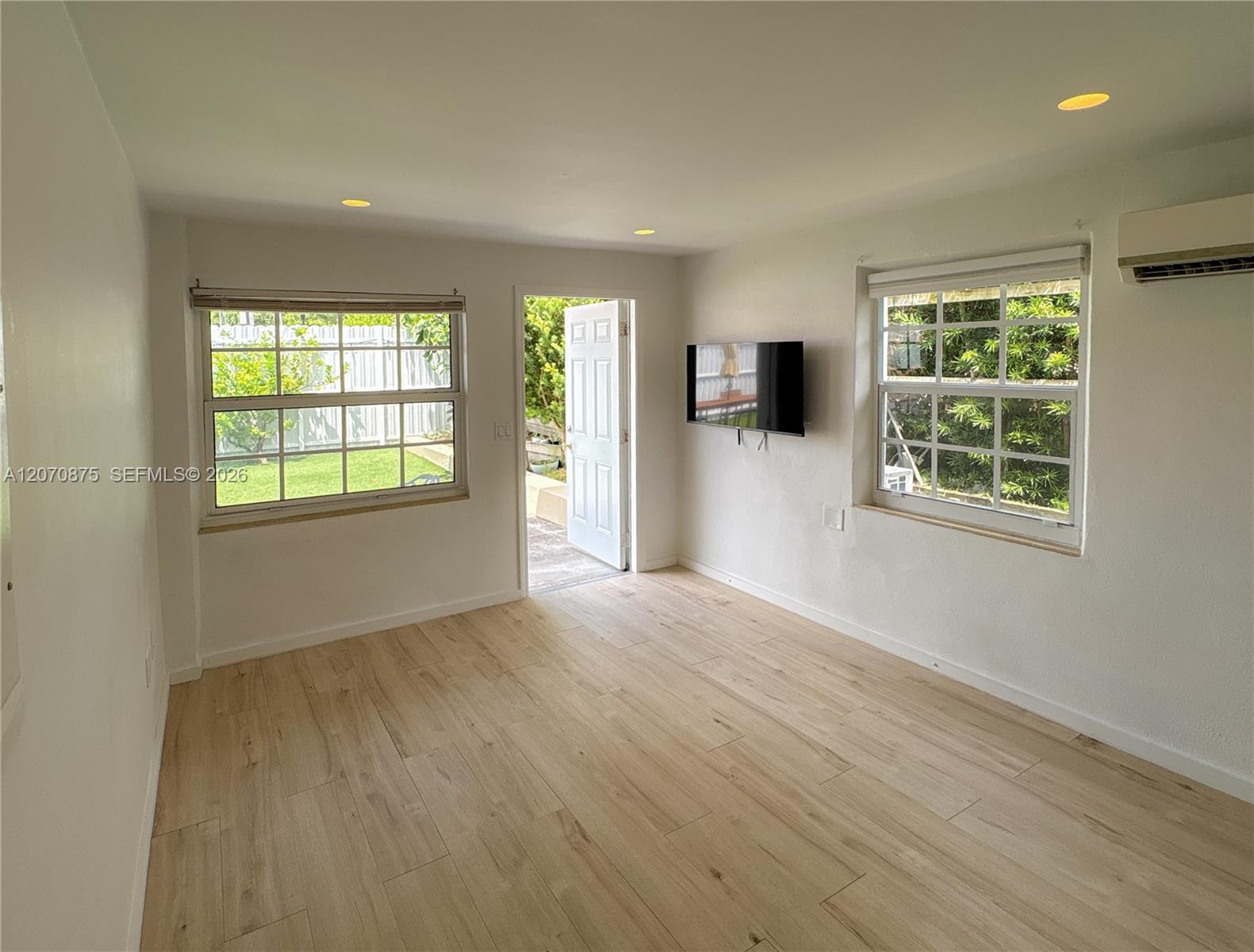 4349 Sheridan Ave # 11 — Photo 2