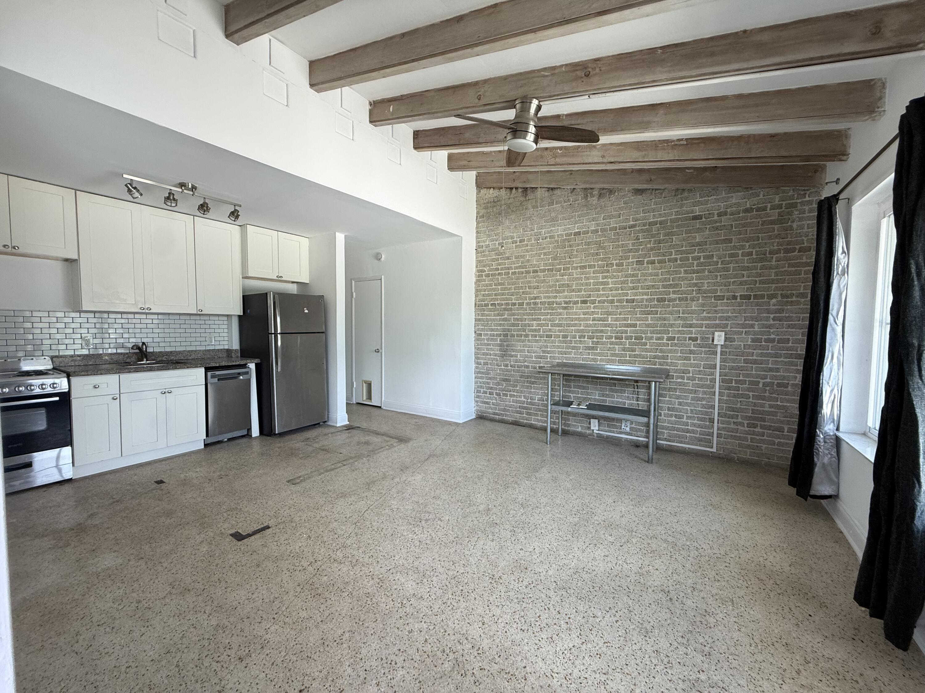 902 SE 12th Street — Photo 3