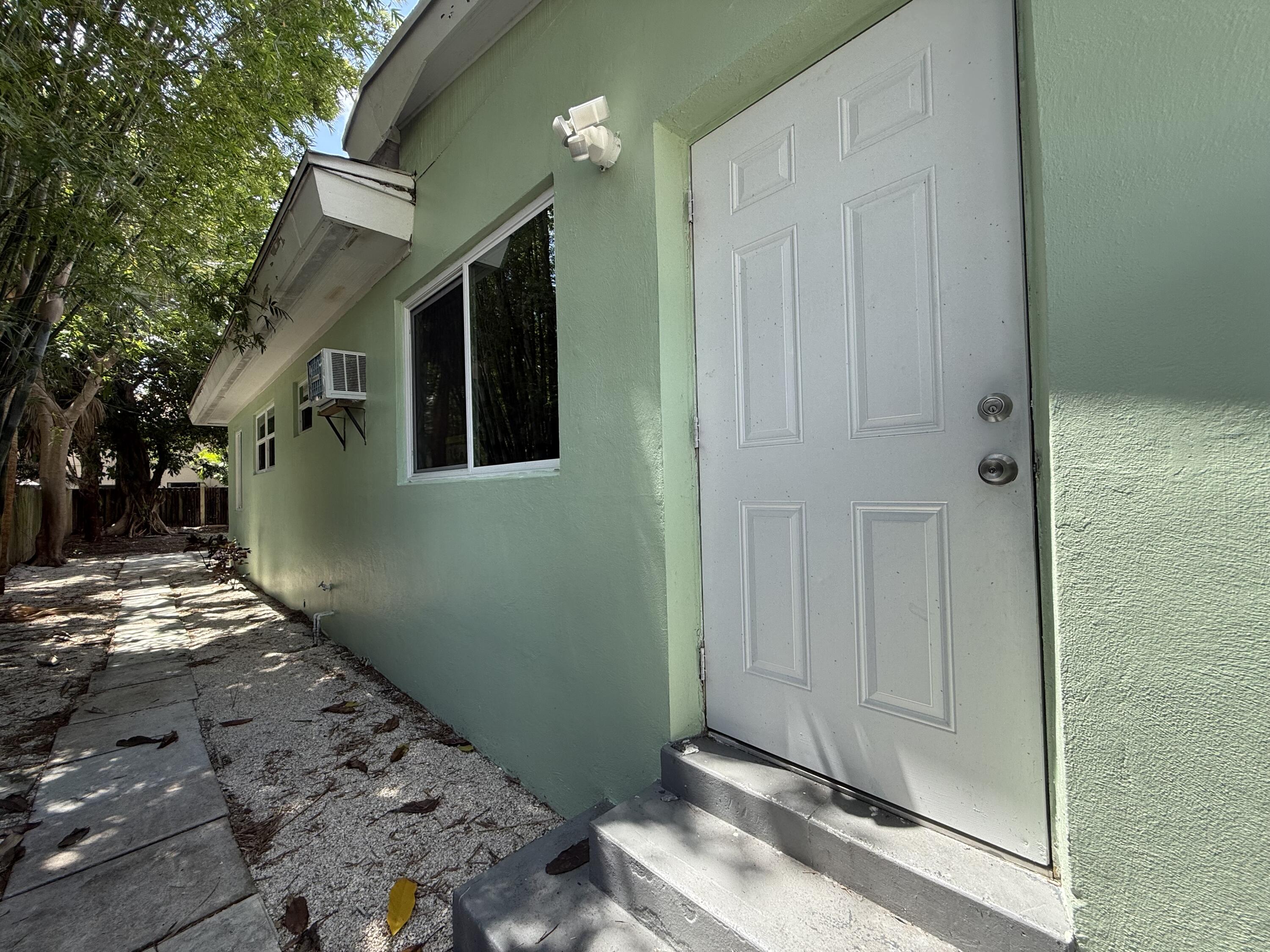 902 SE 12th Street — Photo 2