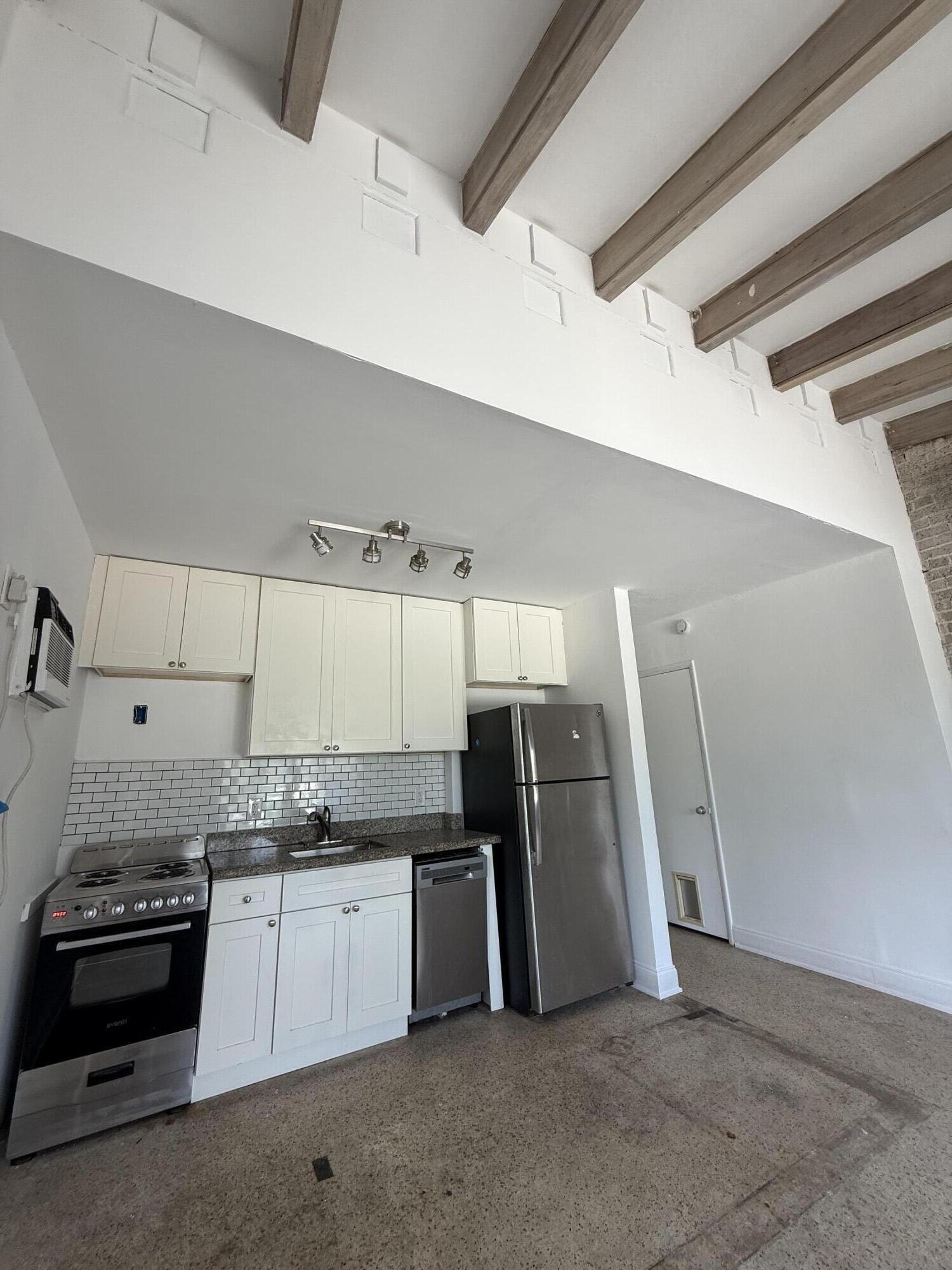 902 SE 12th Street — Photo 4