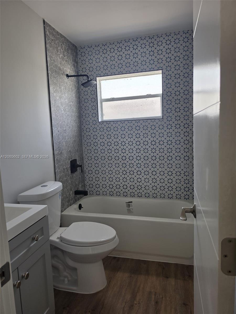 570 NE 63rd St # 3 — Photo 2