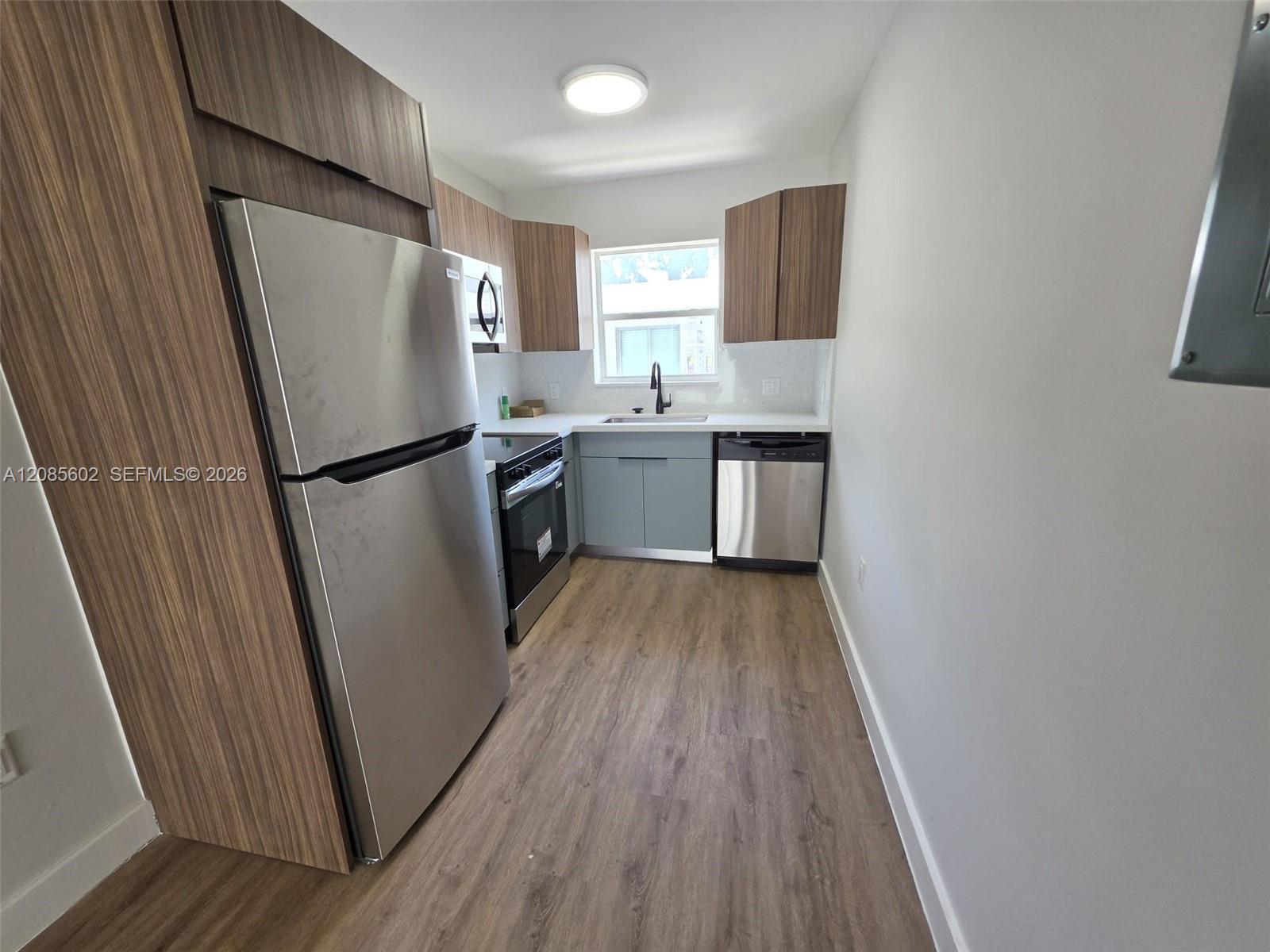 570 NE 63rd St # 3 — Photo 3