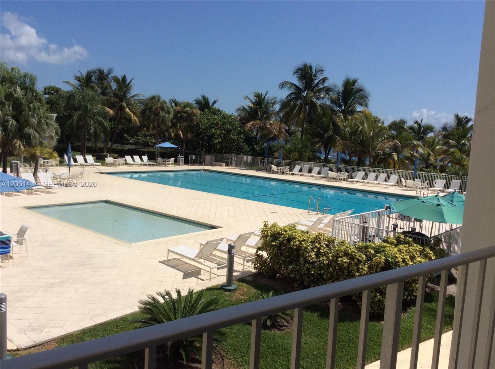 881 Ocean Dr, Key Biscayne FL 33149